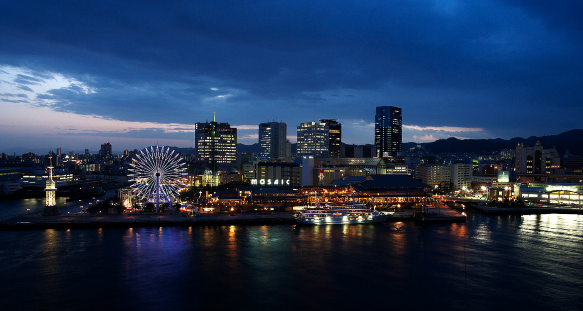 写真：ジュニアコーナースイート 西側から見える神戸市内の観光地やハーバーランドの夜景